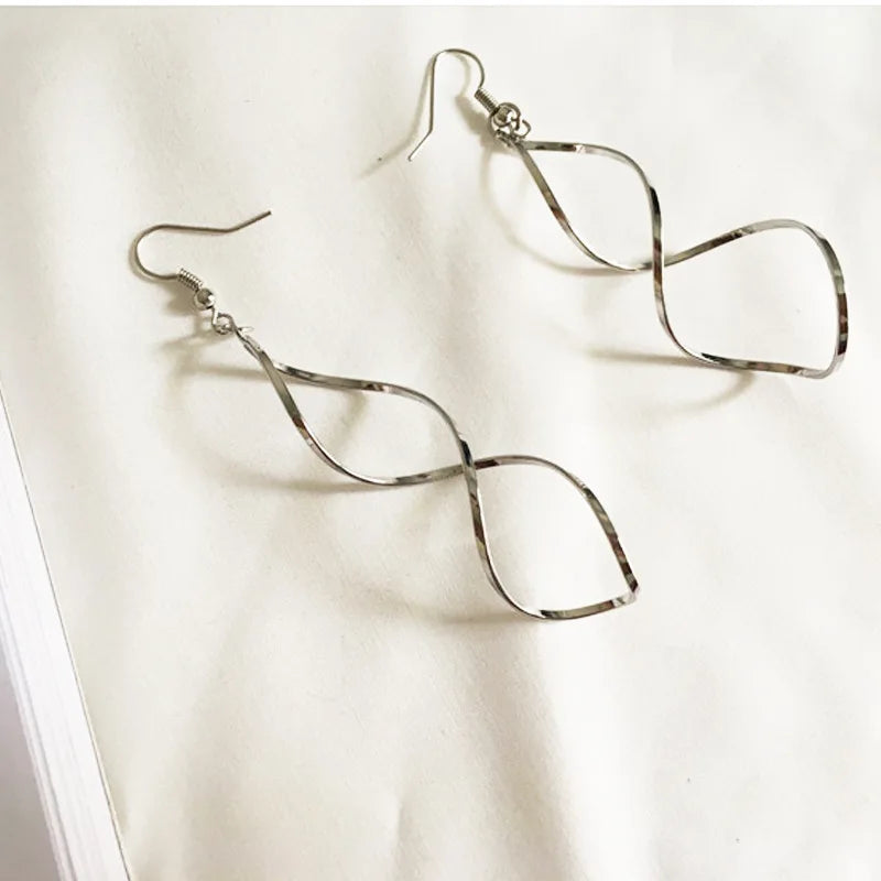 Gold Color Metal Drop Earrings Irregular Hollow Heart Pendants Earrings Twisted Geometric Personality Earrings for Women
