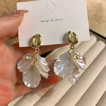 Fashion Unique Glossy Shell Flower Pendant Earrings for Women Temperament Pearl Earrings Sweet Design Wedding Gifts