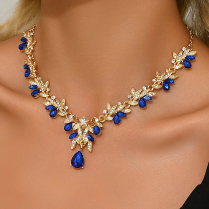 High end, stylish flower design necklace and jewelry suitable for dates, parties, and Mother's Day gifts for mothers