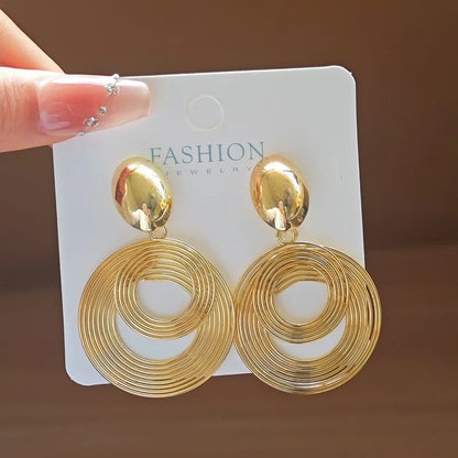 Minimalism Personality Metal Drop Earrings for Women Leaf Round Water Droplet Butterfly Twist Metal Earrings Geometry Jewelry