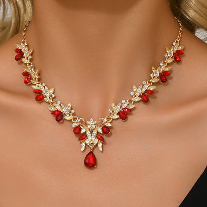 High end, stylish flower design necklace and jewelry suitable for dates, parties, and Mother's Day gifts for mothers