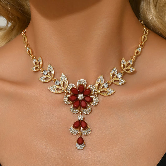 High end, stylish flower design necklace and jewelry suitable for dates, parties, and Mother's Day gifts for mothers
