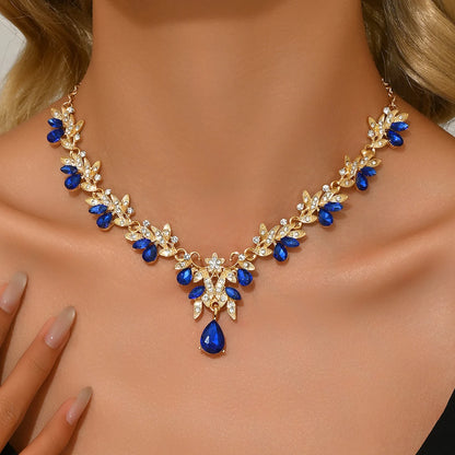 High end, stylish flower design necklace and jewelry suitable for dates, parties, and Mother's Day gifts for mothers
