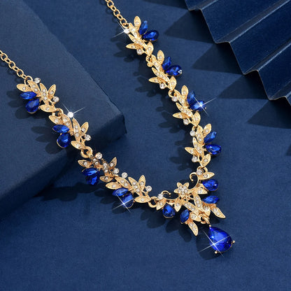 High end, stylish flower design necklace and jewelry suitable for dates, parties, and Mother's Day gifts for mothers