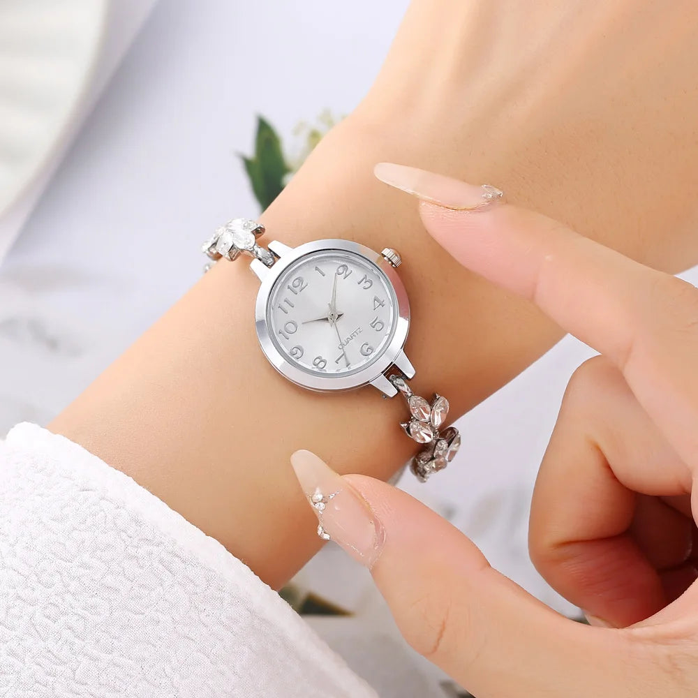 New Fashion Heart-shaped Ribbon-Strap Diamond-Studded Flower Watch for Women with Adjustable Bracelet