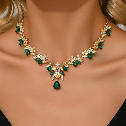 High end, stylish flower design necklace and jewelry suitable for dates, parties, and Mother's Day gifts for mothers