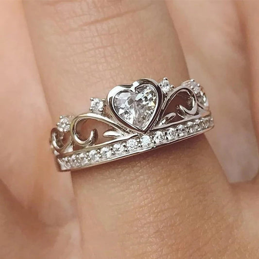 Huitan Graceful Crown Ring Female Romantic Wedding Band with Bright Heart Zirconia Delicate Love Jewelry for Engagement Party